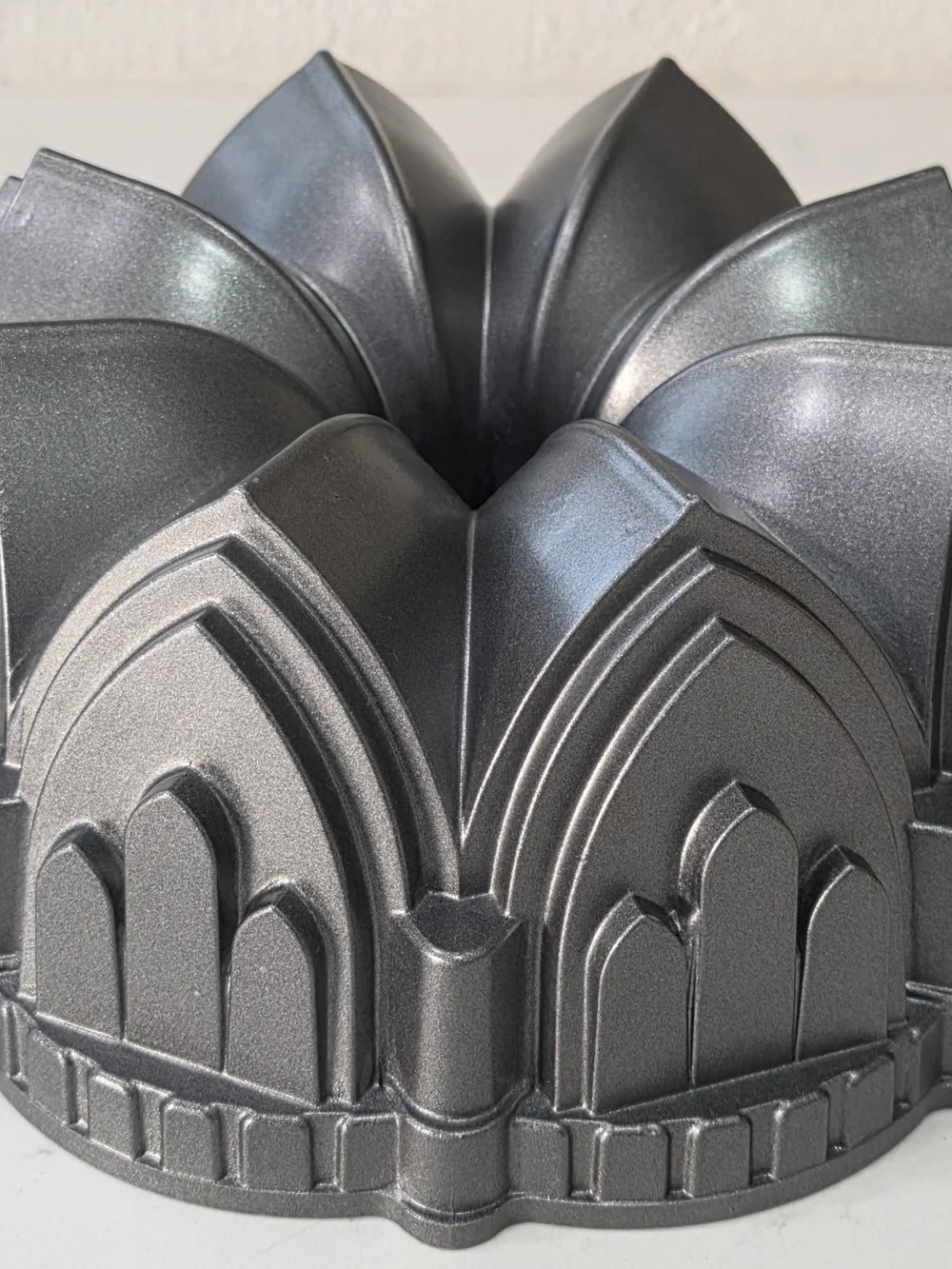 Nordic Ware Cathedral Bundt Cake Pan Heavy Cast Aluminum 10 Cup Metal Bakeware